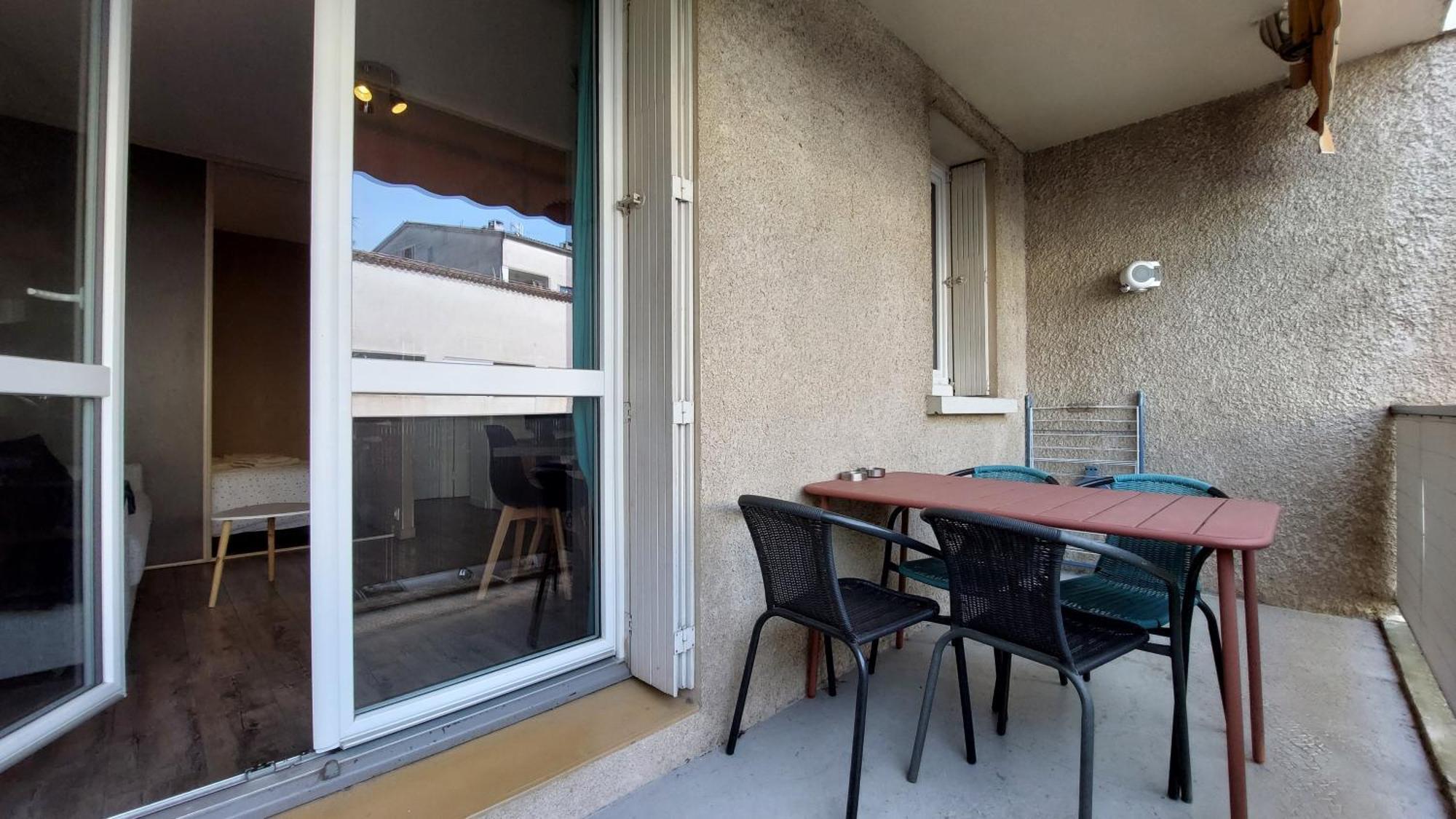 Le Calme Au Centre Ville Gréoux-les-Bains Exterior foto